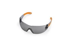 Stihl Schutzbrille DYNAMIC LIGHT PLUS, Getönt - EN 166, Beschlagfrei, Kratzfest. (00008840371 )